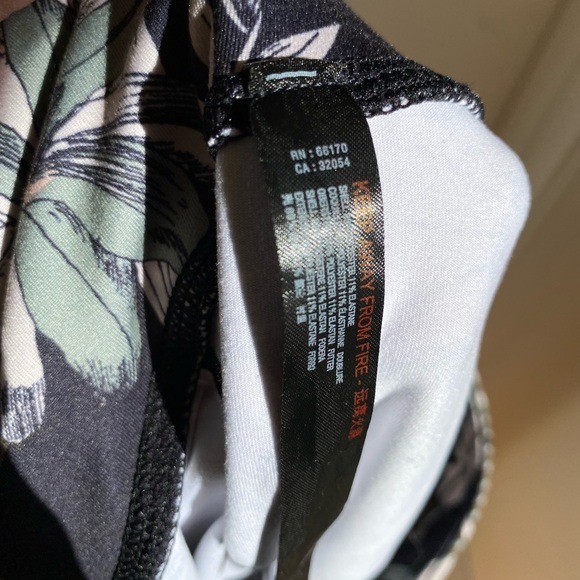 Free People FP Movement Wave Crush Yoga Leggings Floral Size Medium Athleisure - Picture 9 of 10